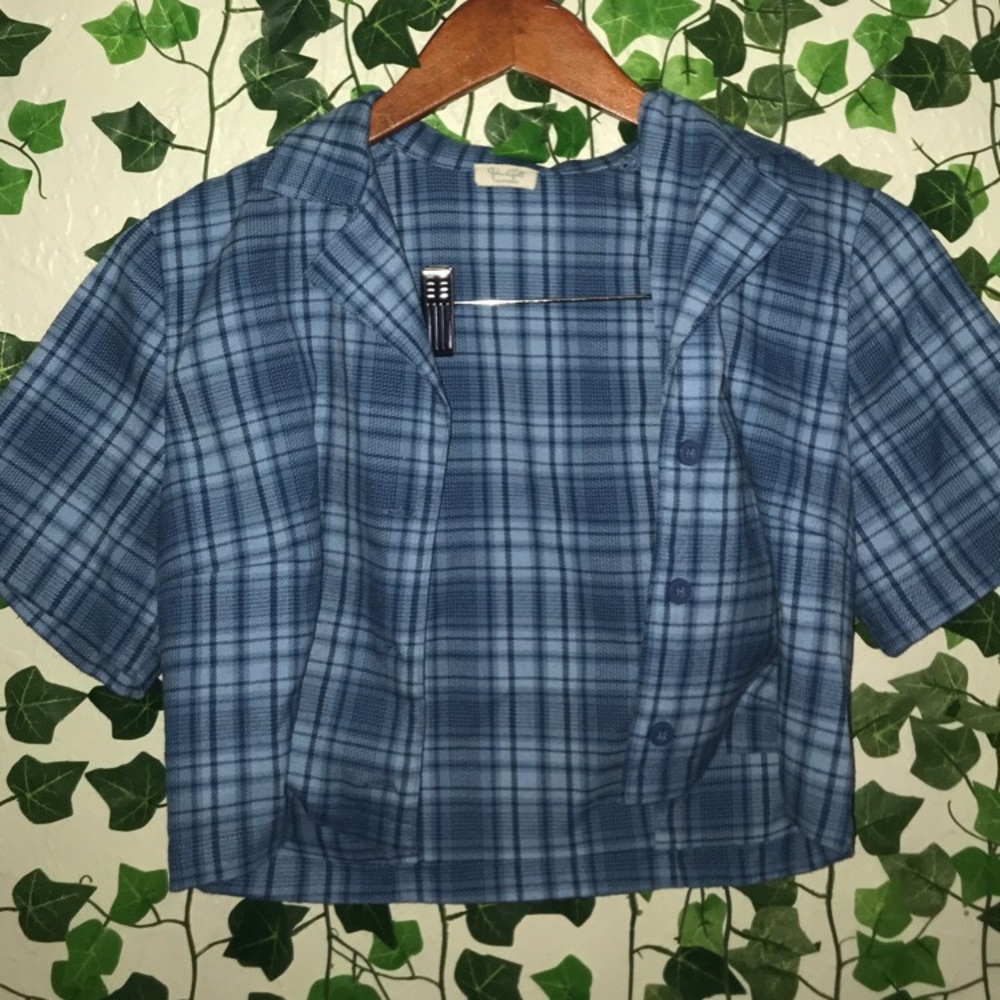 Cropped button top